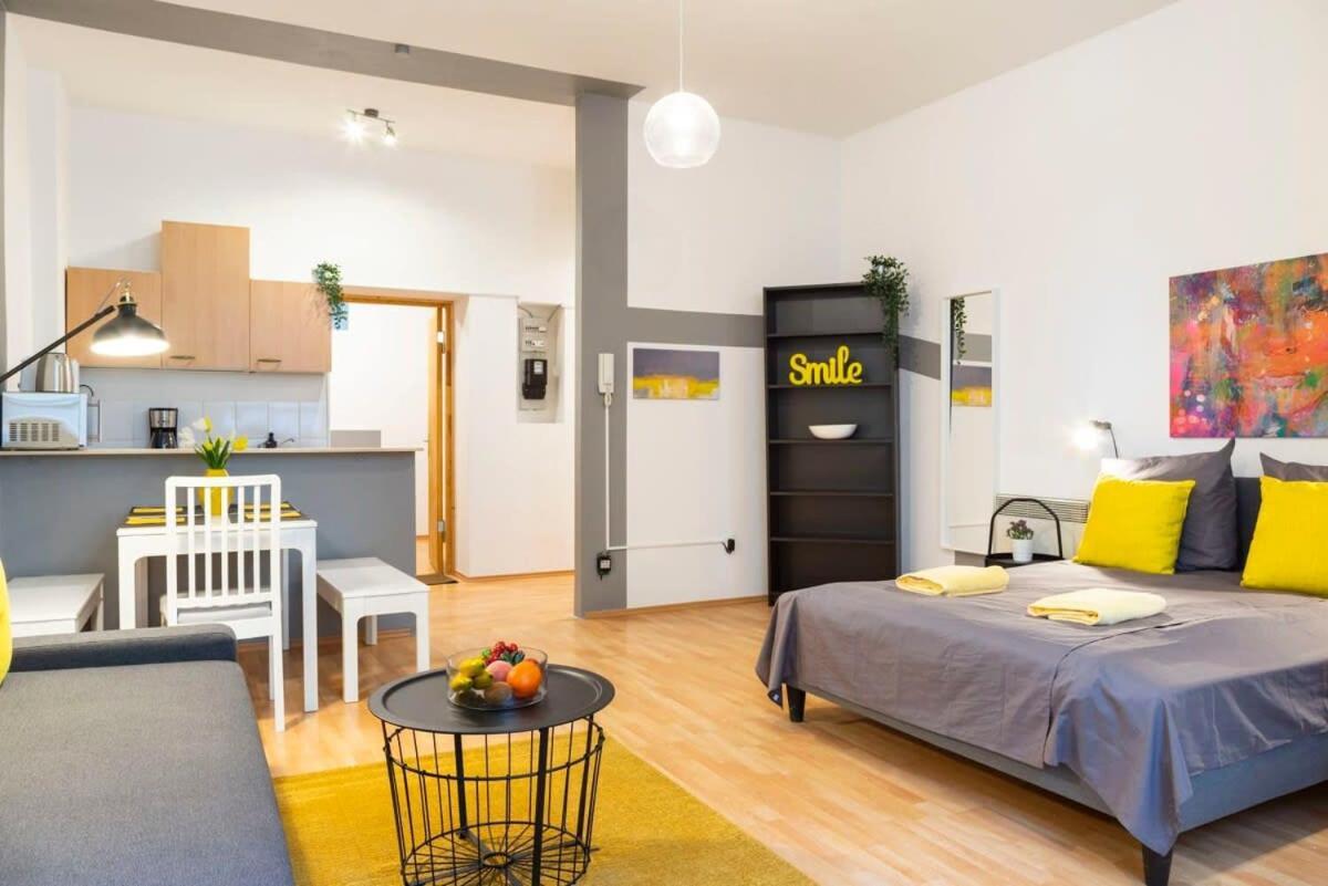 Cozy 2 Room Apartment Next To Hermannstrasse Berlin Exterior photo
