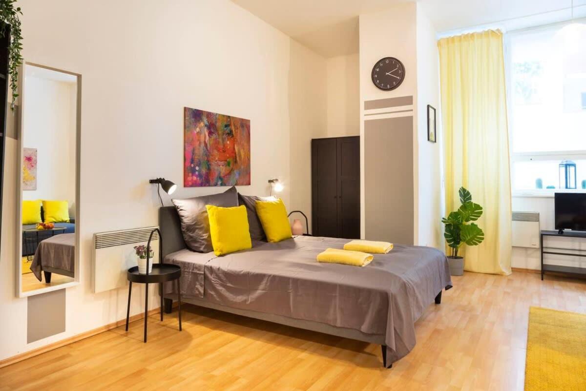 Cozy 2 Room Apartment Next To Hermannstrasse Berlin Exterior photo