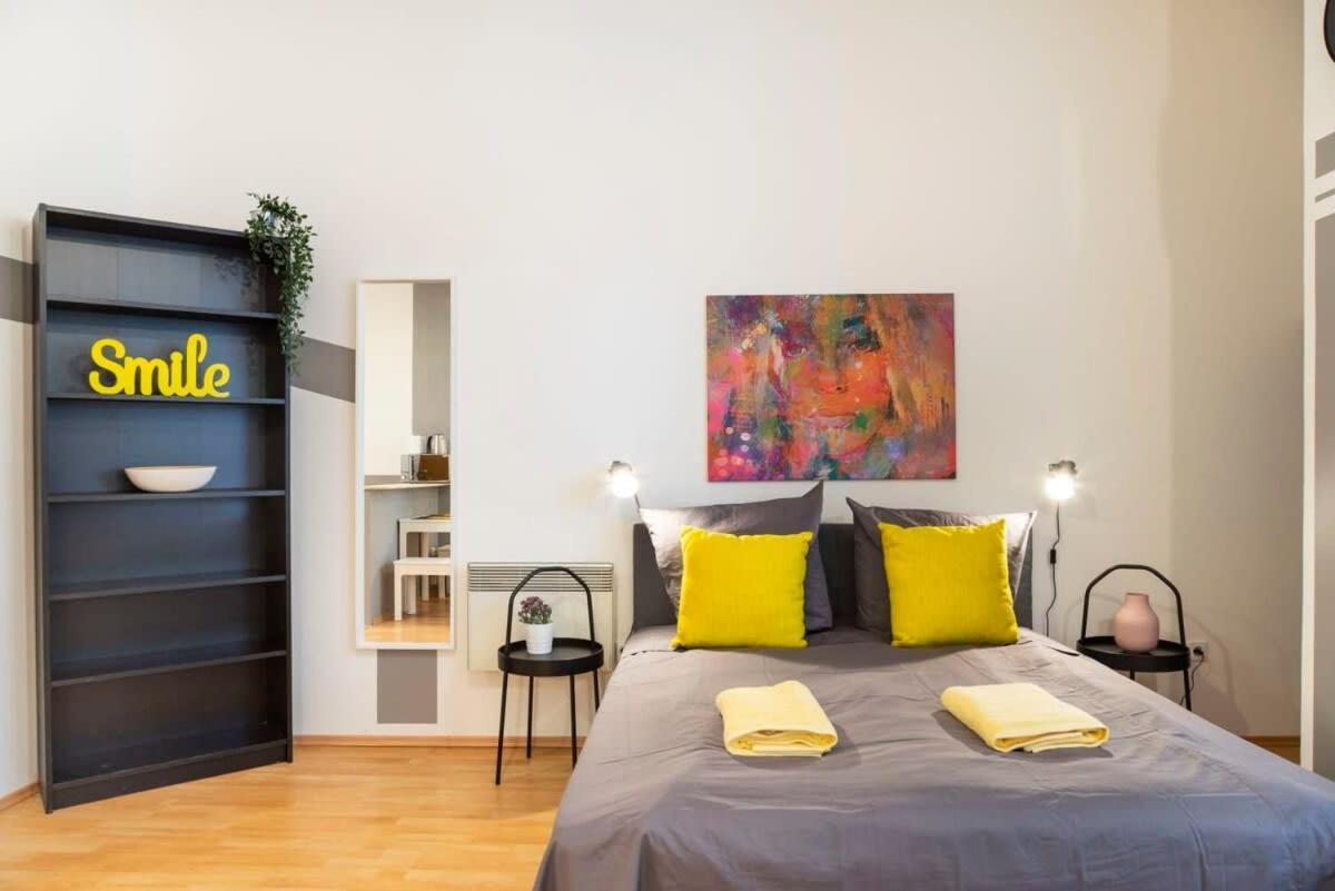 Cozy 2 Room Apartment Next To Hermannstrasse Berlin Exterior photo