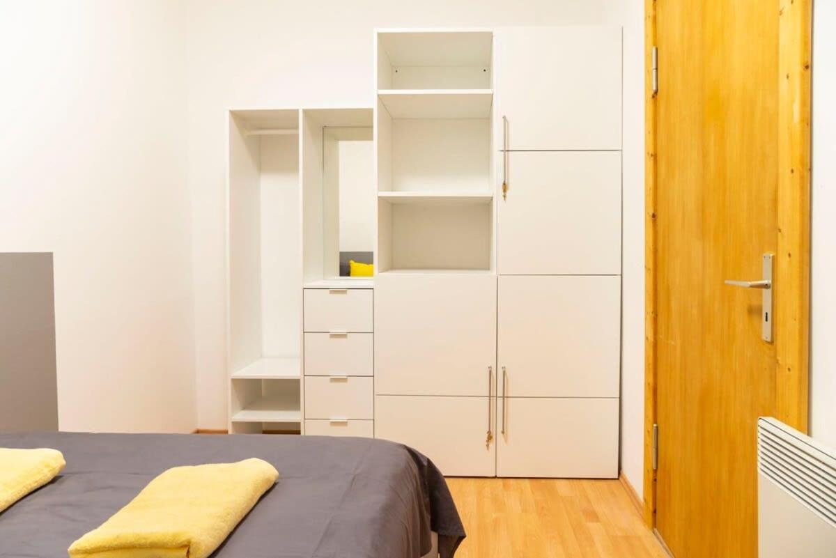 Cozy 2 Room Apartment Next To Hermannstrasse Berlin Exterior photo
